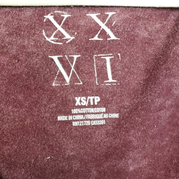 United XXVI Skull Distressed V Neck T-Shirt  XS - Picture 3 of 4